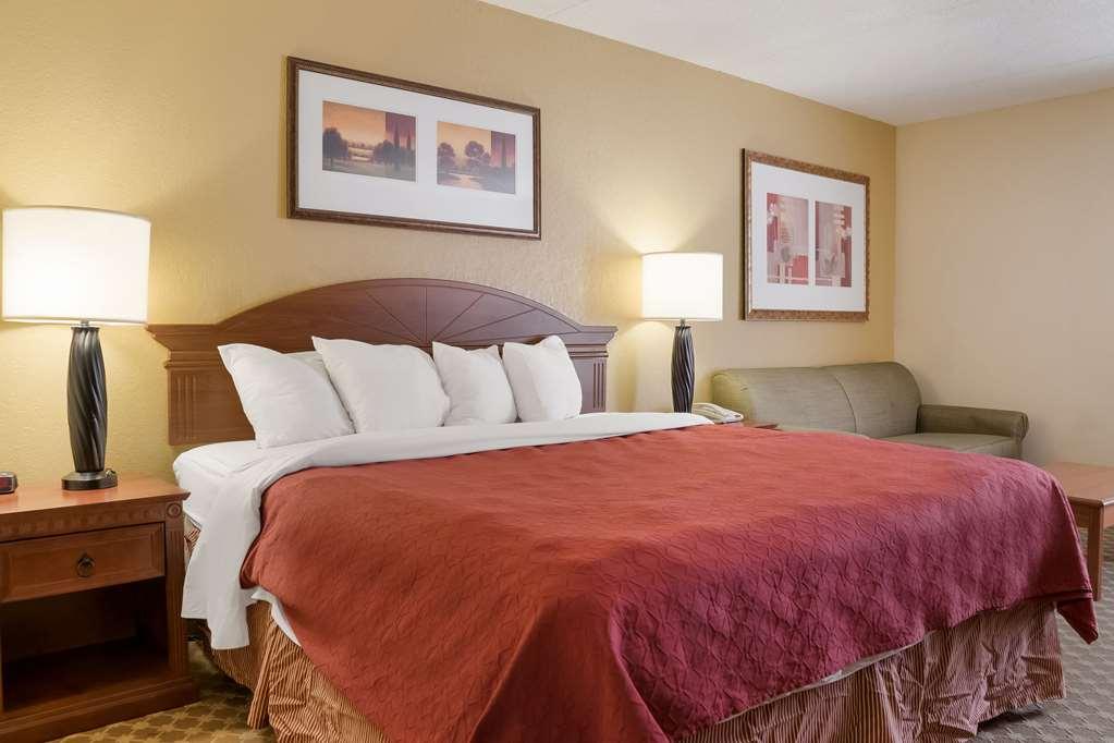 Quality Inn & Suites Saginaw Quarto foto
