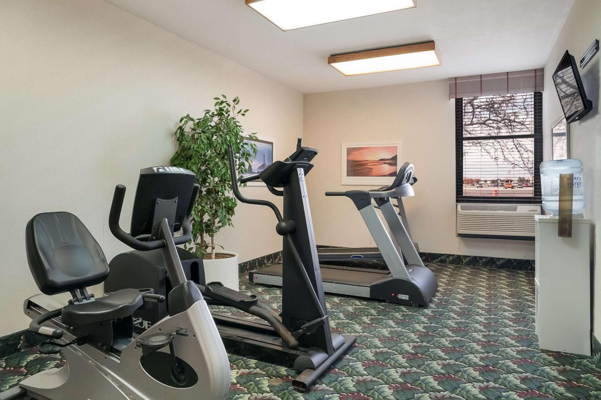Quality Inn & Suites Saginaw Exterior foto
