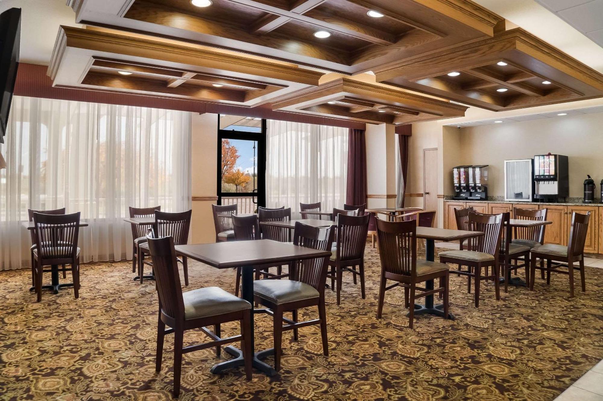 Quality Inn & Suites Saginaw Exterior foto