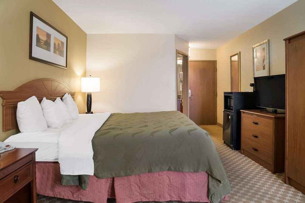 Quality Inn & Suites Saginaw Quarto foto
