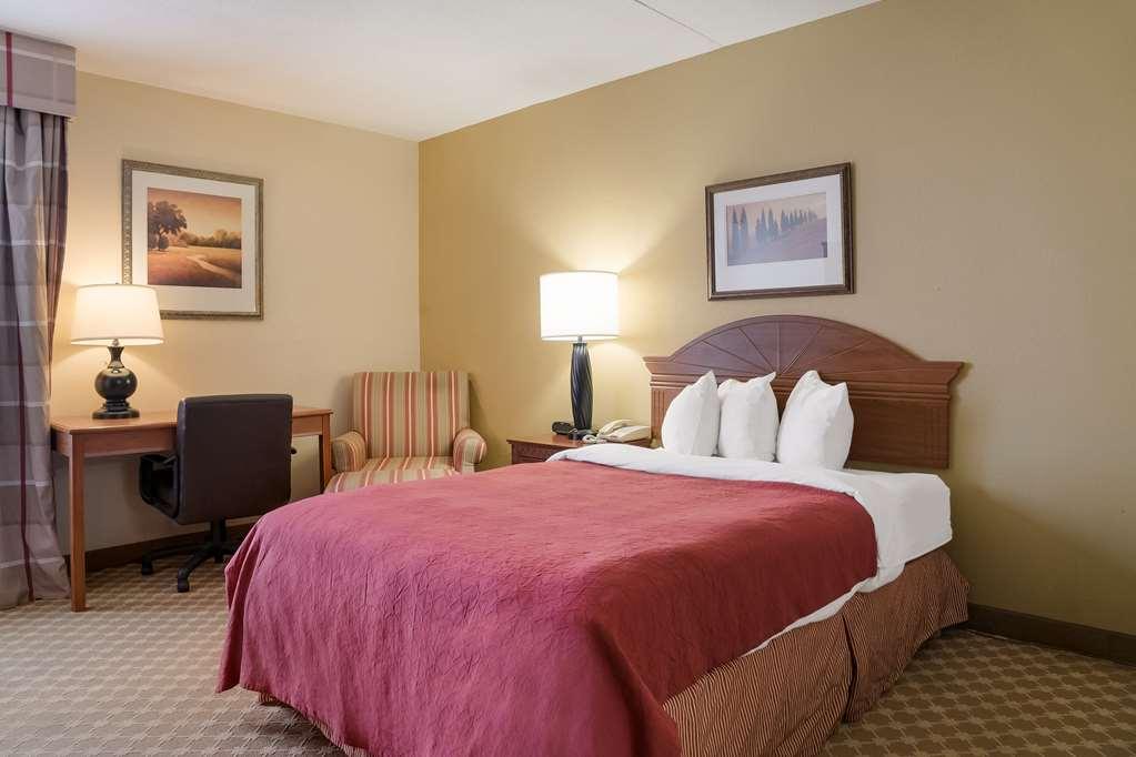 Quality Inn & Suites Saginaw Quarto foto