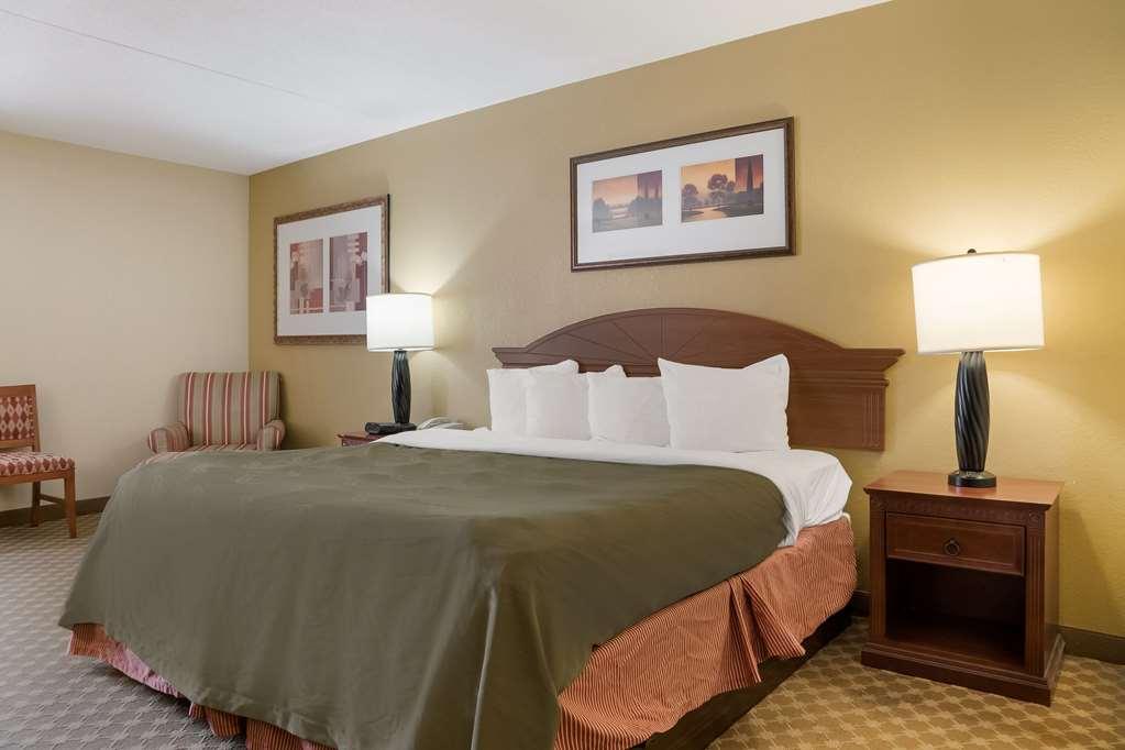 Quality Inn & Suites Saginaw Quarto foto