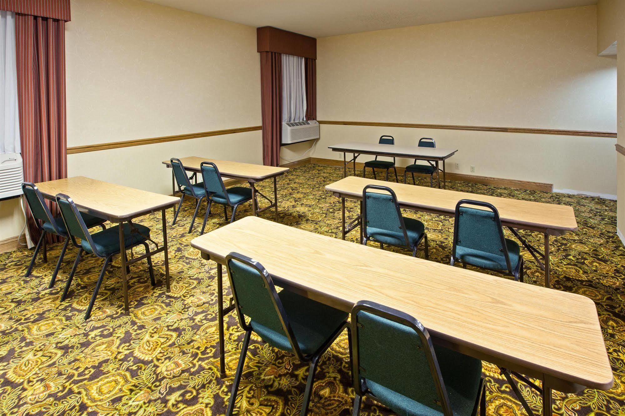 Quality Inn & Suites Saginaw Negócio foto